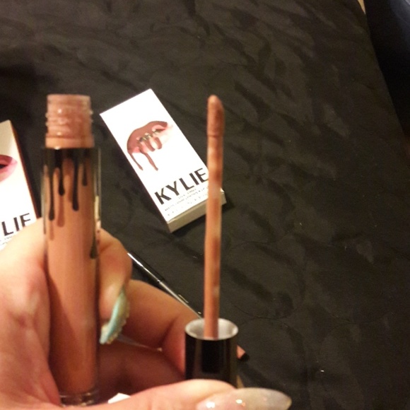 Kylie Jenner Matte Lip Kits - Picture 6 of 7